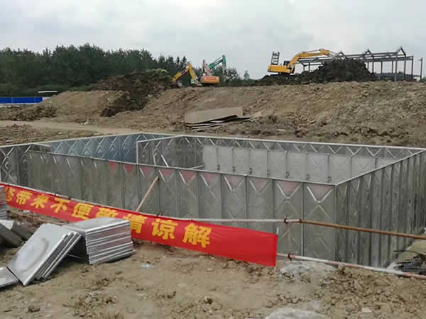 雙向弧肋型超剛度大模塊抗浮水箱組裝